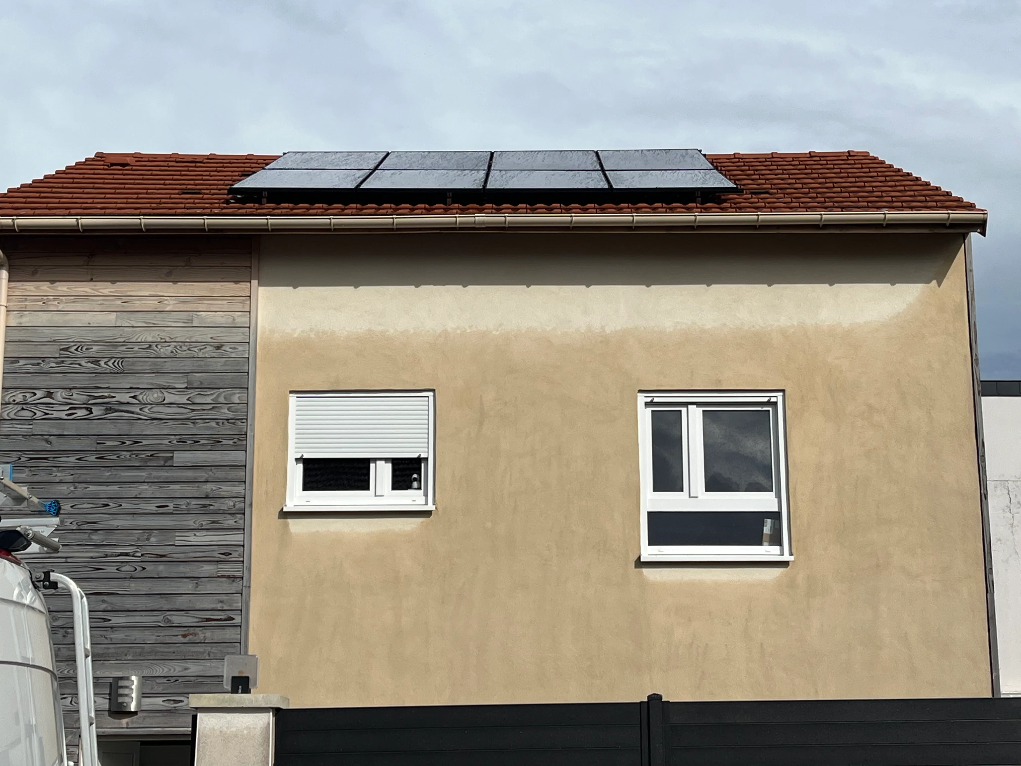 Pose de panneaux solaires AIKO à Épinal par Econergia — chantier Vosges