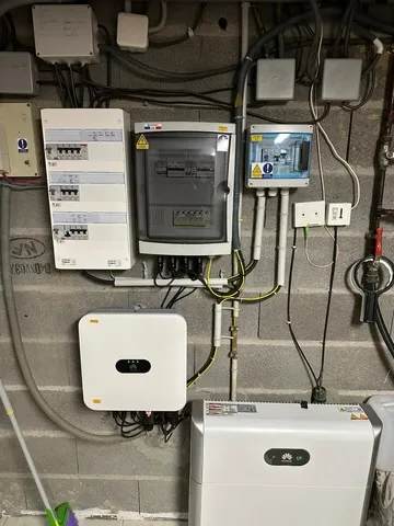 Onduleur et batterie solaire — Grand Est